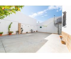 Gran Oportunidad en Láchar (Granada): Espectacular Casa con Local Comercial.