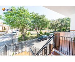 Gran Oportunidad en Láchar (Granada): Espectacular Casa con Local Comercial.