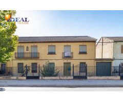 PRECIOSA CASA CON TERRENO EN PASEO DE LA REINA, FUENTE VAQUEROS