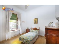 PRECIOSA CASA CON TERRENO EN PASEO DE LA REINA, FUENTE VAQUEROS