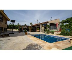 Chalet en sax buena zona para vivir todo el año.