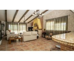 Chalet en sax buena zona para vivir todo el año.