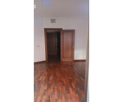 Piso de 4 habitaciones y 3 baños en zona centro