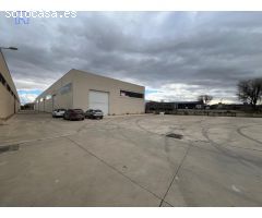 Nave en esquina de 1.500 m2 con 5 accesos y campa