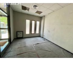 Local comercial en Avda Santa Ana / 550€