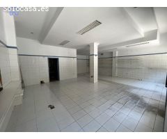 Local comercial en Avda Santa Ana