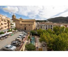 Espectacular casa en la plaza más importante de Algarinejo