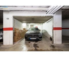Descubre este magnífico garaje cerrado para dos coches, ubicado en pleno centro de la ciudad, en la