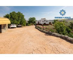 Estupendo chalet con apartamento y piscina en Salar