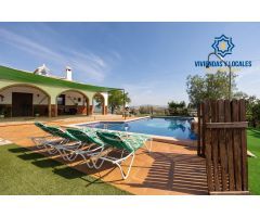 Estupendo chalet con apartamento y piscina en Salar