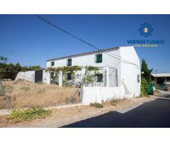 Cortijo con piscina en ubicación inmejorable en Garciez, Jaen