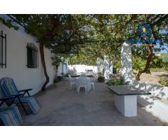 Cortijo con piscina en ubicación inmejorable en Garciez, Jaen