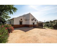 Estupendo chalet con apartamento y piscina en Salar