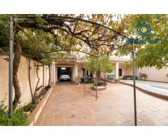 IMPRESIONANTE CHALET EN OGIJARES