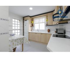 OPORTUNIDAD ÚNICA EN HUÉTOR VEGA – CHALET PAREADO CON PISCINA POR 310.000€!