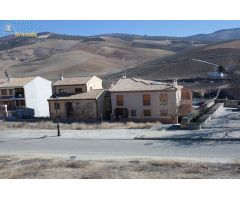 Inmejorable terreno con 2 frentes para la casa de tus sueños.
