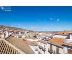 Espectacular edificio a 3 calles con vivienda y locales comerciales en pleno centro de Alhama de Gr