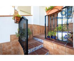 Preciosa casa adosada en Santa Cruz del Comercio con patio y terraza