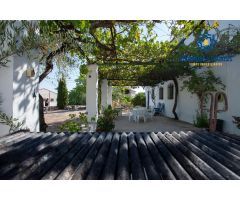 Cortijo con piscina en ubicación inmejorable en Garciez, Jaen