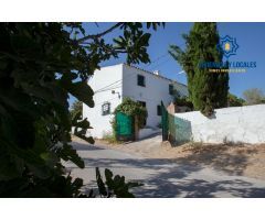 Cortijo con piscina en ubicación inmejorable en Garciez, Jaen
