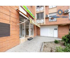 ¡Oportunidad! Se vende local con negocio de heladería en pleno funcionamiento. Parque Nueva Granada