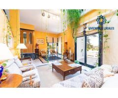 Exclusiva vivienda en El Serrallo con jardín, apartamento independiente y espectaculares vistas