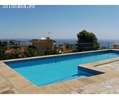 Chalet con vistas despejadas al mar en la mejor Urb. de Málaga