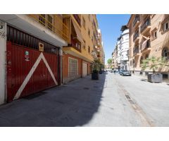 Descubre este magnífico garaje cerrado para dos coches, ubicado en pleno centro de la ciudad, en la