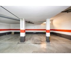 PLAZA DE GARAJE JUNTO A ALHAMAR Y CORTE INGLÉS.