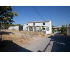 Cortijo con piscina en ubicación inmejorable en Garciez, Jaen