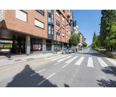 Amplio local comercial en Camino de Ronda