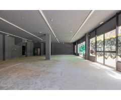 Amplio local comercial en Camino de Ronda
