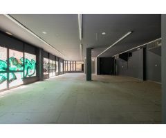 Amplio local comercial en Camino de Ronda