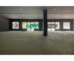 Amplio local comercial en Camino de Ronda