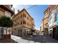 ¡CASA EN EL CENTRO DE DÚRCAL CON COCHERA, PATIO Y TERRAZA