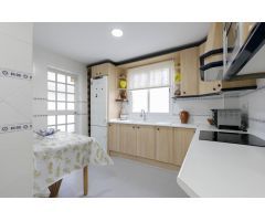 OPORTUNIDAD ÚNICA EN HUÉTOR VEGA – CHALET PAREADO CON PISCINA POR 310.000€!