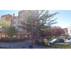 INMHOGAR ARÉVALO VENDE DÚPLEX CON TERRAZA Y HABITACIÓN EN PLANTA BAJA (05200)
