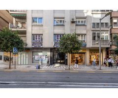 Ático Premium en pleno corazón de Granada. Lujo, comodidad y vistas inigualables.