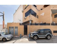 Vivienda Independiente en Planta Baja con Amplio Patio y Terraza