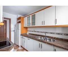 Estupendo piso en Calle Arabial, junto Hipercor.