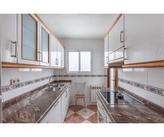Estupendo piso en Calle Arabial, junto Hipercor.