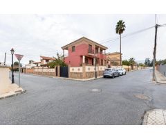 Vive el Lujo a lo Grande: Exclusivo Chalet Independiente con Piscina en Los Chopos
