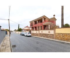 Vive el Lujo a lo Grande: Exclusivo Chalet Independiente con Piscina en Los Chopos