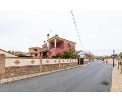 Vive el Lujo a lo Grande: Exclusivo Chalet Independiente con Piscina en Los Chopos
