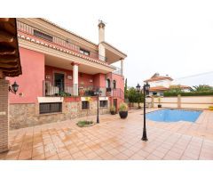 Vive el Lujo a lo Grande: Exclusivo Chalet Independiente con Piscina en Los Chopos