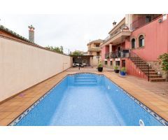 Vive el Lujo a lo Grande: Exclusivo Chalet Independiente con Piscina en Los Chopos