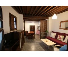 Albayzín bajo. Bonito estudio amueblado para una persona. Zona de lavado comunitaria.