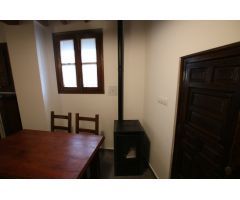 Albayzín bajo. Bonito estudio amueblado para una persona. Zona de lavado comunitaria.