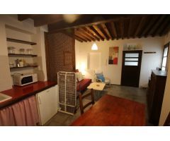 Albayzín bajo. Bonito estudio amueblado para una persona. Zona de lavado comunitaria.