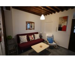 Albayzín bajo. Bonito estudio amueblado para una persona. Zona de lavado comunitaria.